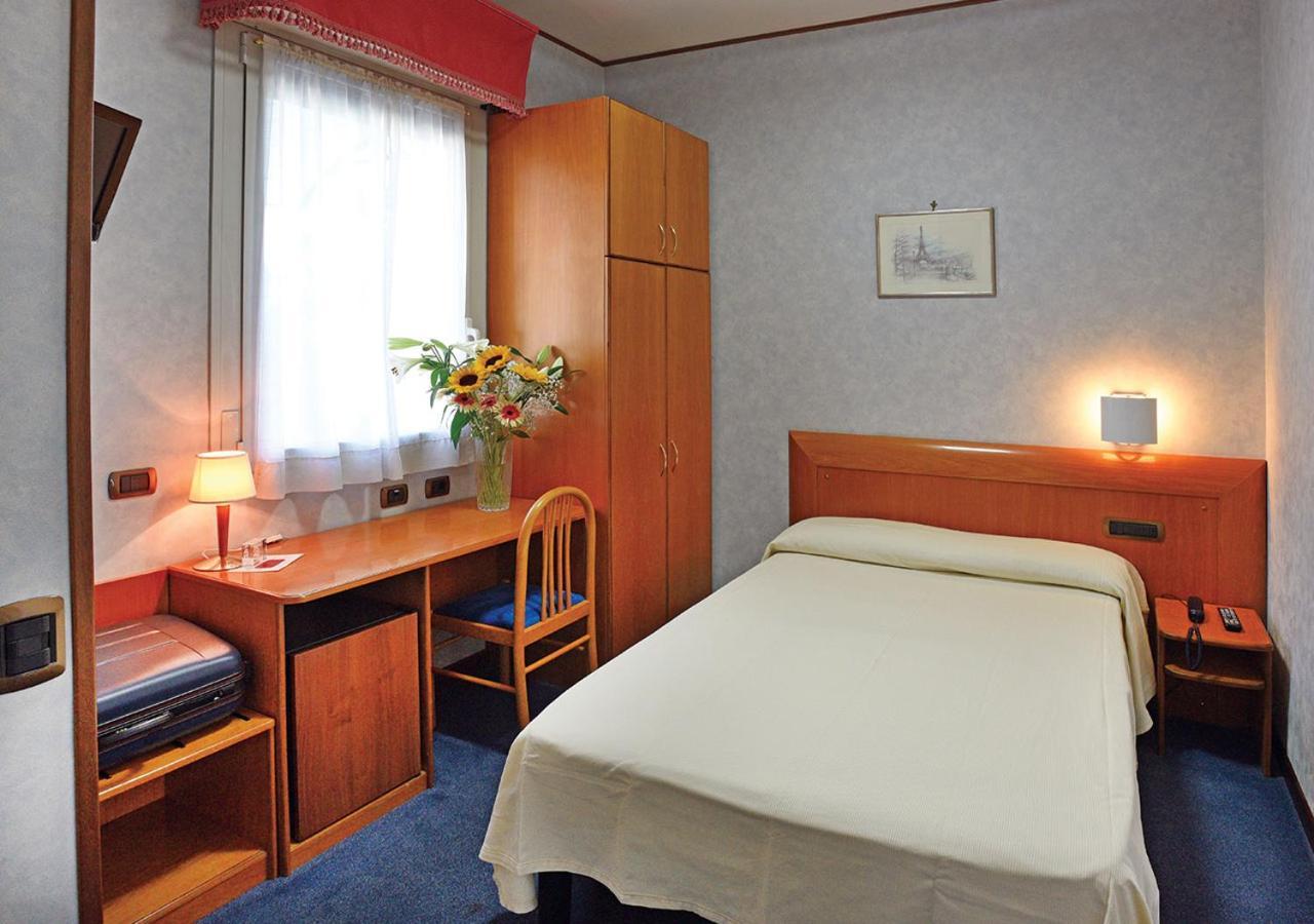 Autostrada Hotel 3*